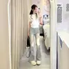 Jeans de Cor Clara com Micro-desfiados Feminino Outono 2024 Novo Retrô Cintura Alta Emagrecedor Stretch Calças Boca de Sino para Homens Baixos