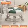 Banqueta Pequena Giratória com Rodas, Banqueta Móvel para Sala de Estar, Banqueta Baixa para Limpeza de Cantos, Banqueta para Limpar o Chão, Cadeirinha para Criança Pequena, Banqueta para Trocar Sapatos