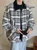 Jaqueta de lapela listrada em preto e branco para primavera e outono para homens, casaco casual versátil de zíper com corte solto, estilo retrô japonês de rua