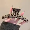 Pinza para el pelo de lujo ligera de alta gama con perlas marrones y diamantes de imitación para mujer, pinza para el pelo con forma de tiburón, horquilla grande para el pelo
