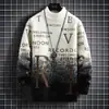 En Stock Venta al por Mayor Invierno Nuevo Suéter de Punto para Hombre, Cómodo y Moderno con Diseño de Letras de Moda, Cuello Alto