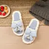 Zapatos de casa casuales de cuadros con lazo de tacón plano para otoño e invierno 2026 zapatillas de felpa para mujer antideslizantes modelo nuevo