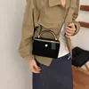 Bolsa Doce de Luxo para Revenda Bolsa Quadrada Pequena Bolsa Feminina Outono 2026 Nova Cor Sólida Xadrez Bolsa de Ombro Única Bolsa Transversal Tendência
