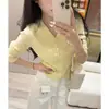 Suéter de punto coreano con cuello en V, media botonadura y manga larga para mujer, nuevo de primavera 2025, ajuste ceñido que marca la cintura, adelgazante, top de chica popular