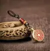 Galhos de Pessegueiro com Corda Multicor da China Sudeste, Galhos de Pessegueiro de Bênção, Pingentes de Madeira de Pessegueiro de 7cm, Enfeites de Galhos de Pessegueiro