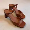 Sandalias de Verano 2026 Estilo Nuevo Retro Francés de Punta Cuadrada con Tacón Grueso para Mujer, Adelgazantes y que Aumentan la Altura, Sandalias de Correa Única Abiertas para el Trabajo