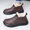 Zapatos de Hombre Yuezu Invierno Nuevos Zapatos de Algodón Engrosados con Terciopelo Cálidos Antideslizantes Superficie de Cuero Impermeables Zapatos para Hombres de Mediana Edad y Mayores Papá