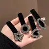 Presilha de Cabelo Bb de Veludo Preto com Strass, Elegante e Versátil para Mulheres