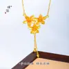 Collar con Borla de Flor de Tres Vidas de Cinco Pétalos Color Oro Arena Mismo Estilo de la Tienda de Oro Puzuo con Flores Florecientes y Cadena para la Clavícula, Versátil y Elegante para Mujeres