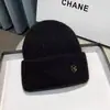 Gorro de Lana Tejido Bordado de Cachorro Lindo para Mujer, Nuevo Estilo Otoño e Invierno 2025, Adelgazante, Versátil, Gorro para Circunferencia de Cabeza Grande