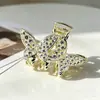 Presilha de garra de borboleta com strass azul, tamanho médio, presilha de cabelo semi-presa requintada para mulheres, sensação de alta qualidade, adequada para penteados presos na parte de trás da cabeça, acessório de cabelo tipo presilha tubarão