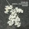 Decoração de Casamento com Flores Brancas, Peônias, Phalaenopsis, Rosas, Arranjos Florais de Teto e Arranjos Florais Pretos para o Salão de Casamento