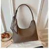 Bolso tipo dumpling retro de estilo francés para debajo del brazo para mujer, nuevo bolso de mano y bandolera versátil casual de moda 2025