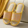 Pantuflas de Lino a Cuadros Nuevas para Interior para Mujer Pantuflas de Piso Antideslizantes para el Hogar Sandalias de Suela Blanda para Hombre Venta al Mayoreo