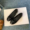 Versão em pele de ovelha~ Sapatilhas rasas com laço para mulher, 26 novos modelos, bico redondo, casuais e versáteis, com aumento interno de 4cm de altura, sapatilhas rasas