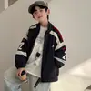 Chaqueta para niño para primavera y otoño 2026, modelo nuevo, elegante y genial, estilo streetwear, ropa de trabajo, chaqueta tipo béisbol para niños mayores, abrigo de otoño