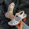 Sandalias de talla grande para mujer con tacón grueso, estilo europeo y americano, color liso, verano 2025, transfronterizas, correa de boca de pez, sandalias de tacón alto con hebilla, modelo nuevo