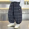 Calça Xadrez Infantil Nova Estilo Primavera e Outono Calça Longa Casual Infantil Calça Solta com Barra Cuffed Menino Pequeno Tendência Cool Streetwear Calça de Outono