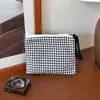 Estilo ins bolsa de maquillaje de felpa con bloques de color blanco y negro, patrón de diamantes, bolsa de aseo, bolsa de almacenamiento para cosméticos, bolsa interior, clutch simple