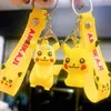 Llavero Famoso en Internet de Oso Fresa Lindo Juguete de Moda Colgante de Muñeca Llavero de Coche Decoración Regalo