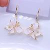 Brincos de Prata S925 com Haste Fina Flor de Cristal Pequena Borboleta Tendência da Moda Brincos Versáteis Doces Brincos de Alta Qualidade