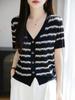 Estilo Tweed Cuello en V Manga Corta Tejido de Seda Helada Delgado 2025 Verano Nuevo Retro Rayado Ajustado Cárdigan Top
