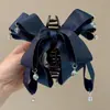 Accesorio para el cabello estilo Hepburn de lunares con una pinza de tiburón grande, diseñado para cabello voluminoso, adecuado para coletas altas, pinza de cangrejo triangular, accesorio para el cabello para mujer