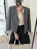 Blazer de cuello en V 2026 para mujer, nueva colección de otoño, chaqueta corta elegante y sofisticada con forro de rayas contrastantes, adecuada para figuras petite
