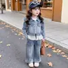 Conjunto Outono 2026 para Meninas Novo Estilo Jaqueta Jeans com Renda e Calça Reta Conjunto de Duas Peças para Meninas