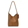 Nova Bolsa Feminina Elegante para o Início da Primavera, com Grande Capacidade, Alto Valor Estético, Moda Retrô, Versátil e Simples, Bolsa de Ombro