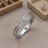 Pulsera de Acero Inoxidable Asimétrica Dorada Abrible con Corazón Incrustado de Diamantes Amor Eterno de Moda Transfronteriza Europea y Americana para Mujer