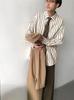 Camisa Retro Japonesa de Rayas Verticales para Hombre Casual Holgada Capa Interior Nicho Estilo de Alta Gama Camisa de Manga Larga