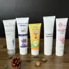 Venta al por mayor de fábrica material de embalaje para manguera de crema de manos de PE limpiador facial leche corporal tubo de plástico abatible vacío manguera cosmética
