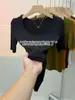 Camiseta lisa elegante y sencilla de cuello en U y manga tres cuartos para mujer, de verano, corte ajustado, elegante y moderna, con una sensación suave y cómoda
