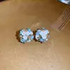 Pendientes Florales Geométricos con Tachuelas de Diamante Aguja Plateada, Pendientes Versátiles de Tendencia de Nicho Únicos y de Moda, Pendientes de Lujo Ligero de Gama Alta para Mujer