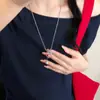 Um favorito entre as mulheres coreanas! Colar de aço titânio com contas em formato de coração prateado para mulheres, novo modelo de verão 2026, acessório de design nicho