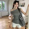 Camiseta regata pura e atraente, sem mangas, ombro a ombro e com costas abertas para mulheres, slim fit de verão, que afina a cintura, top versátil, estilo hot girl 26134