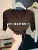 Camiseta floral cinza com gola U grande e mangas de três quartos para mulheres, novo estilo de outono, corte justo, elegante e versátil, adequada como camada base ou top