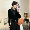 Conjunto de dos piezas de punto patchwork de mezclilla de diseñador, nuevo estilo otoño/invierno 2026, chaqueta entallada adelgazante, suéter versátil