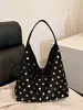 Bolso de mano retro de gamuza para otoño/invierno 2026, gran capacidad, bolso de axila, de alta gama, ligero y elegante bolso de hombro tipo tote