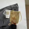 Bolso de mano minimalista para comercio exterior, moderno bolso tipo cubo, nuevo modelo 2026, bolso cruzado estilo chino, bolso de hombro con mariposa bordada