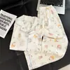 Pijama com bordado de cachorro listrado vertical amarelo creme com capuz para mulheres, algodão nuvem, modelagem solta, plus size, gola de lapela, conjunto de manga longa e calça longa