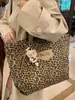 Bolsa de Lona con Estampado de Leopardo para Viajes Transfronterizos, Bolso Tote de Moda Otoñal Nuevo para Mujer Estilo Universitario, Bolso de Tela Casual de Gran Capacidad