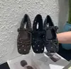 Elegantes y estilosos zapatos de salón para mujer, con un diseño que realza la altura, perfectos para el otoño de 2026. Estas bailarinas retro de estilo coreano con lunares, puntera cuadrada y apertura poco profunda son imprescindibles.