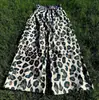 Moda Europea y Americana 2025 Diseño Transfronterizo Estampado de Leopardo Pantalones Casuales Nuevos Pantalones Dobles Pierna Recta Ancha Estampado Digital Personalizado