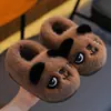 Zapatos de algodón de invierno para niños con tacón, cálidos y forrados de felpa, antideslizantes, para niños y niñas, adecuados para bebés y niños pequeños, con temática de panda, para usar en familia en casa, pantuflas de algodón para bebé