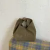 Bolso de mano transfronterizo minimalista y moderno, versátil y elegante, con diseño en forma de nube, material de gamuza de alta calidad y un aspecto elegante y a la moda, perfecto para ir al trabajo