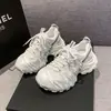 Zapatillas de mujer de estilo nuevo y gruesas con suelas gruesas, que aumentan la altura, malla transpirable, moda casual, nuevo diseño versátil 2026 para personas menudas