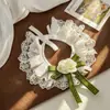 Babeiro para pets estilo Chanel para gatos e cachorros, gola de cetim com decoração de camélia e laço, babador para cachorro pequeno