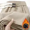Tendência da Moda Outono e Inverno Masculina Versátil com Caimento Plus Velvet Calças Esportivas Masculinas Adolescentes Veludo Cotelê Grosso Calças de Pernas Largas